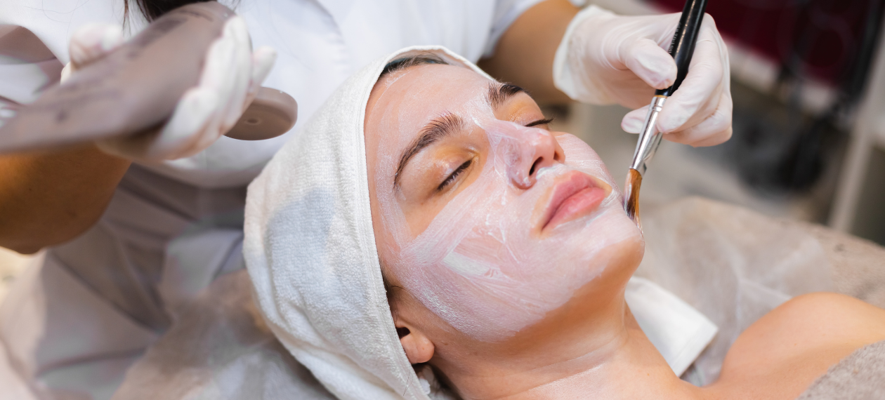 Zabiegi oczyszczające twarz
