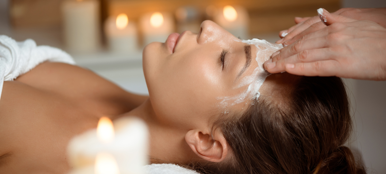 Zabiegi oczyszczające twarz